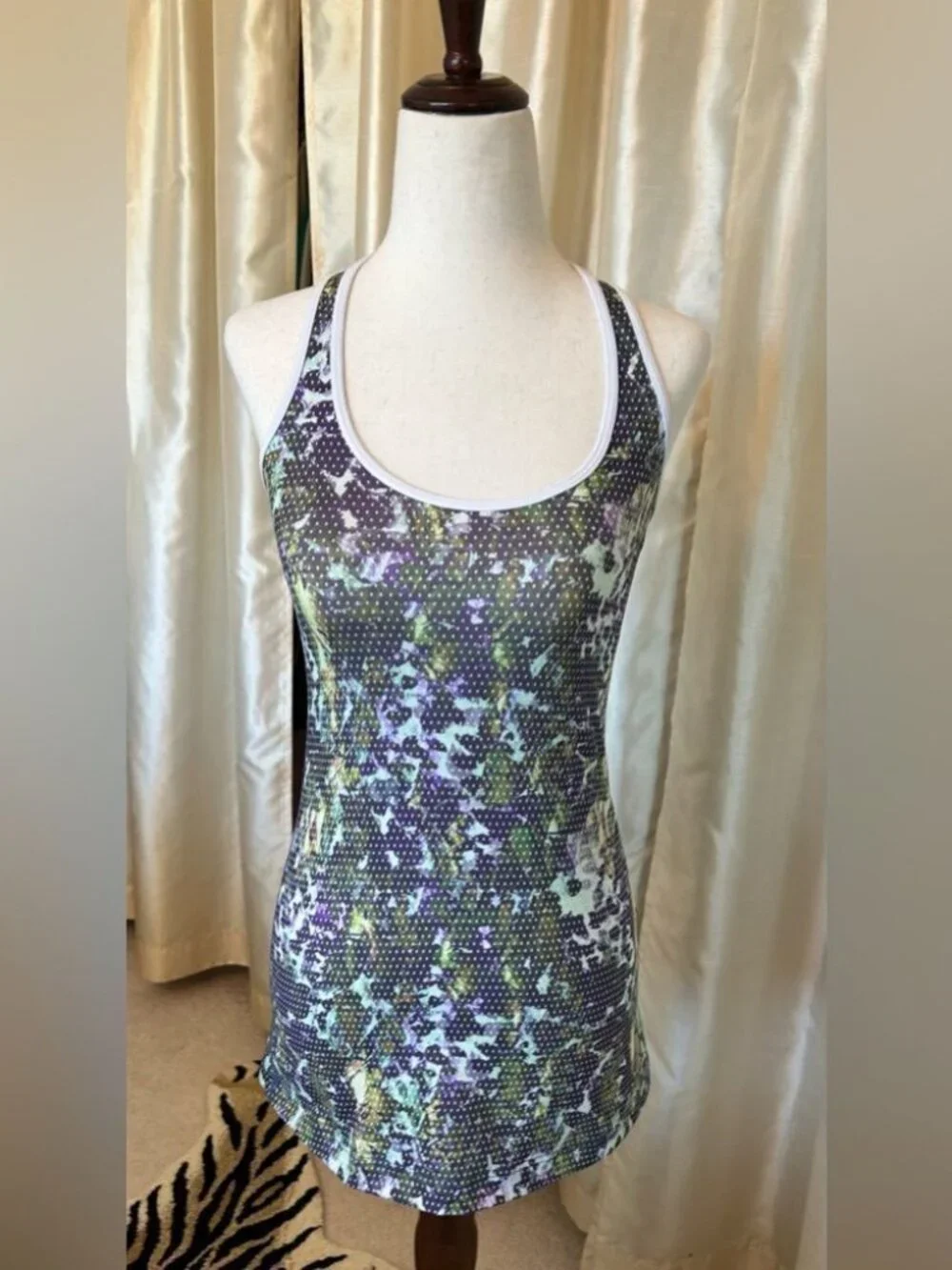 Lululemon Women’s Cool Racerback Tank Top in Floral Sport Design Size 2